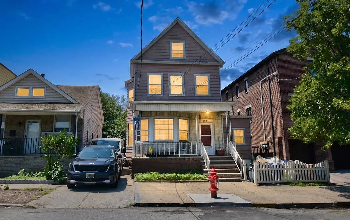 1 bed, 1.0 bath, 750 sqft, $1,700 — Photo 1