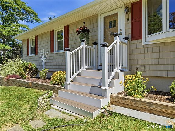 4th image of 8 Roxbury Court