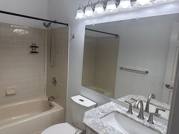 5th image of 61 Goodwin Dr