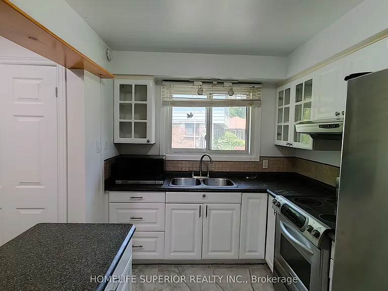 292 Brighton Ct #UPPER — Photo 6