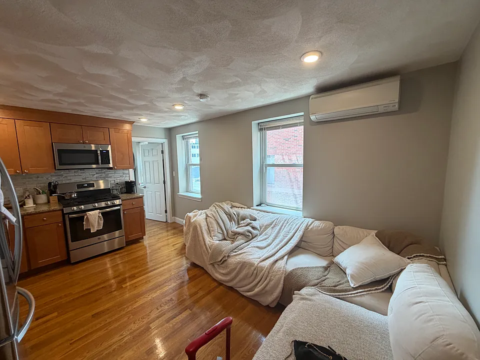 1 Wiget St #4