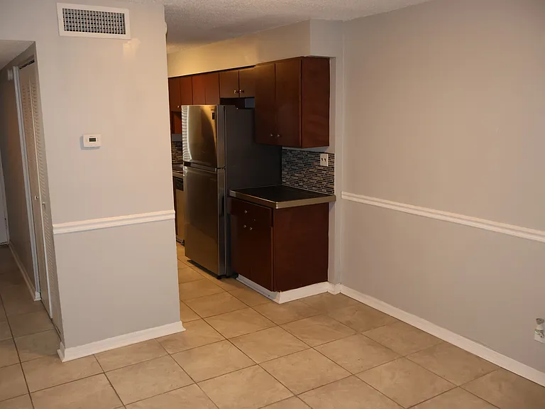 7609 Abbey Ln #B — Photo 3