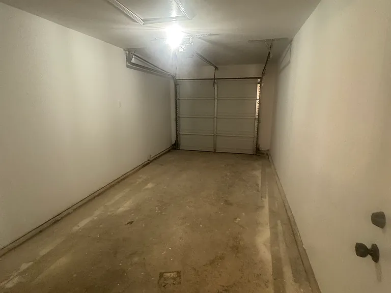 1050 Parkwest Ct — Photo 26