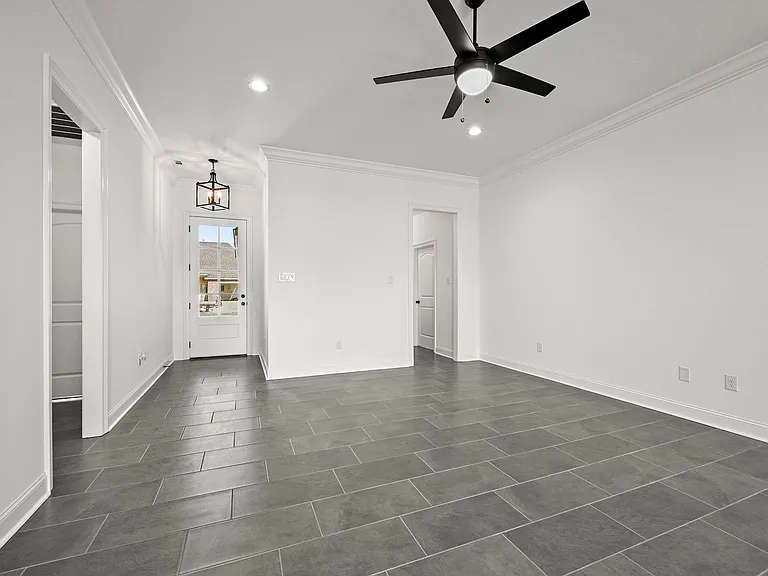 38405 Parliament Dr — Photo 3