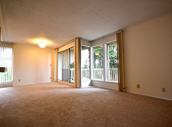 3rd image of 1025 Seacliff Dr N #2B