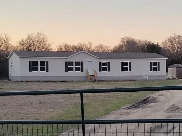 1054 Country Ct — Photo 1