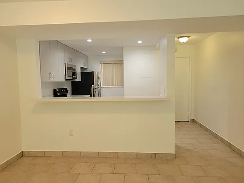 8881B Fontainebleau Blvd Photo 1
