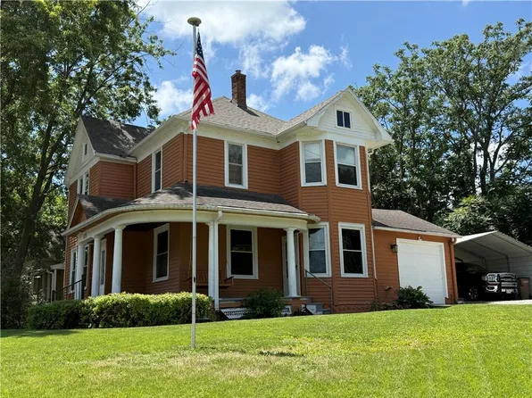 619 N 10th St, Atchison, KS 66002