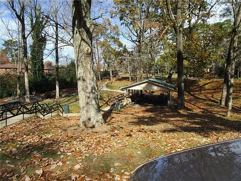1235 Riverside Dr #F6 — Photo 36