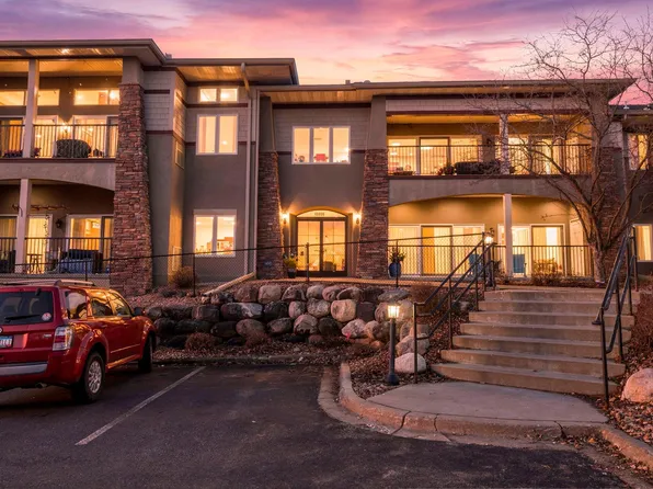 10806 S Shore Dr Unit 103, Plymouth, MN 55441