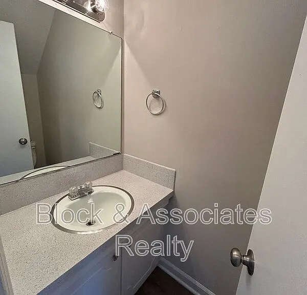 522 S Cherry St — Photo 8