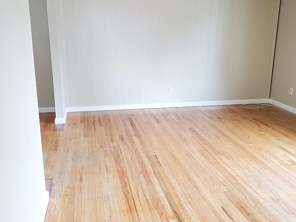4th image of 220 Manhattan Ave Floor 1