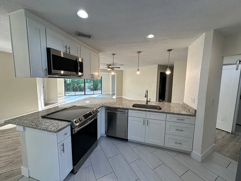 702 Green Rd — Photo 6