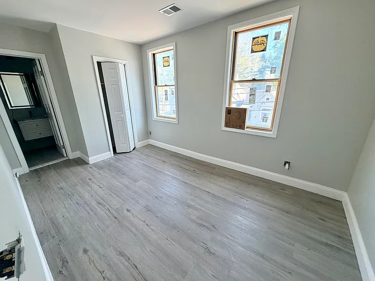 341 Grosvenor Ave #2 — Photo 22