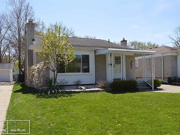 3rd image of 85 Knollwood Blvd