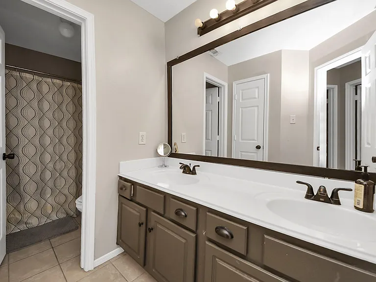 10514 Ravens Way — Photo 32