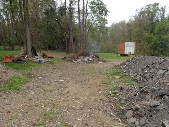 3rd image of 915 Carol Dr