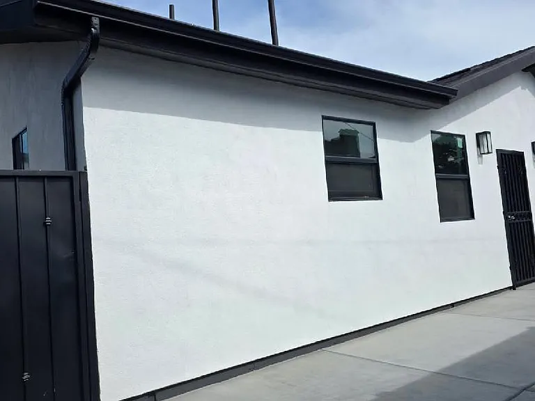 1029 E Cruces St — Photo 3