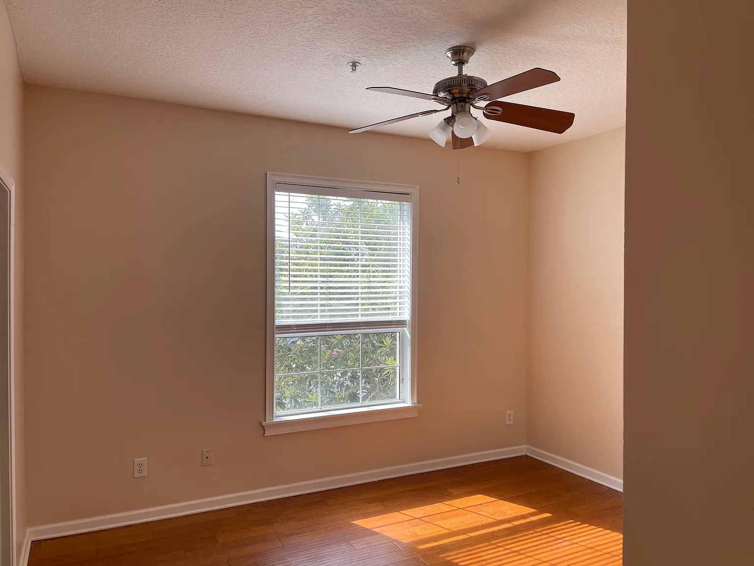 3 bed, 1369 sqft, $1,600 — Photo 4