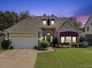 705 N Indianwood Ave, Broken Arrow, OK 74012