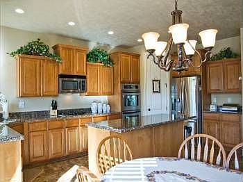 3rd image of 3921 Winthrope Dr