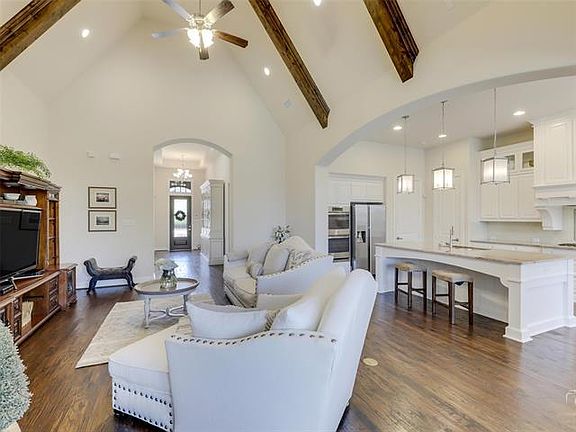 4th image of 4520 Desert Willow Dr