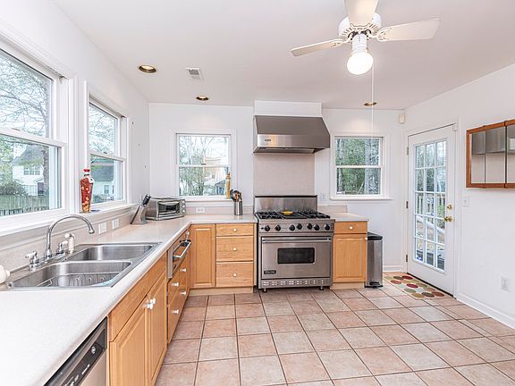 3rd image of 203 Essex Dr