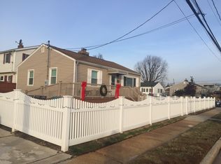 160 Hudson Ave, Freeport, NY 11520