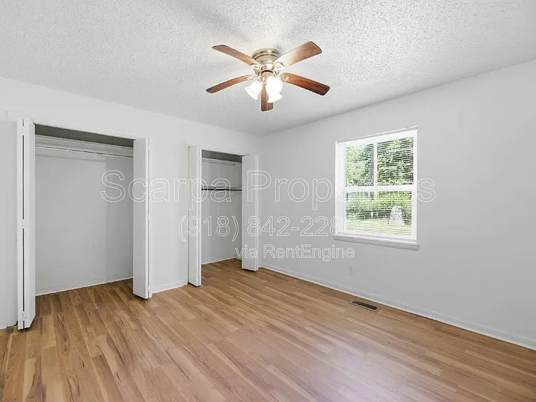 313 E Woodrow Pl — Photo 15