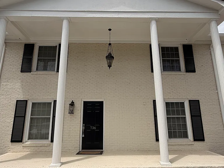 736 W Franklin St #736 — Photo 1
