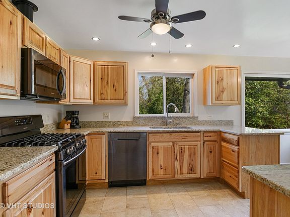 3rd image of 405 Butterfield Ln