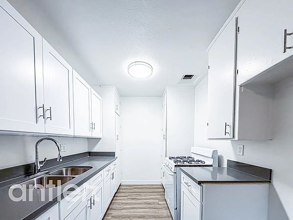 4th image of 4511 Pinafore St #O28