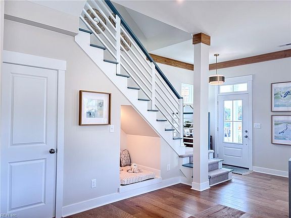 3rd image of 377 Scotland Ln