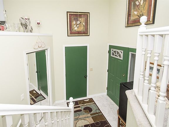 3rd image of 33015 Hilary Cir NE
