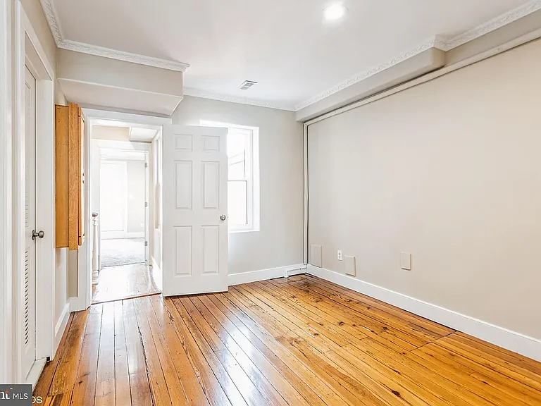 2123 Eastern Ave — Photo 4