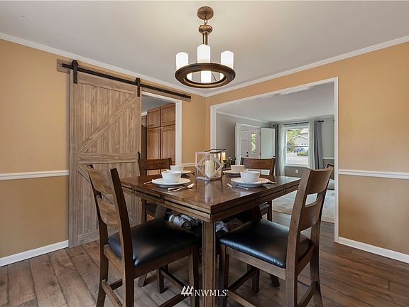  Foramal dining room