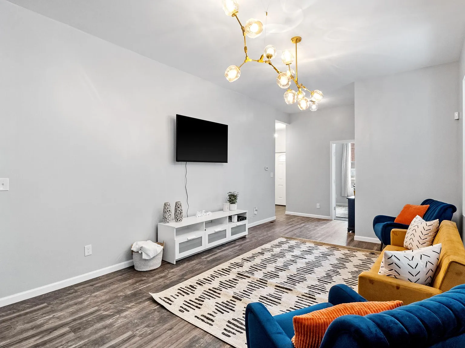 2 bed, 1600 sqft, $1,800 — Photo 2
