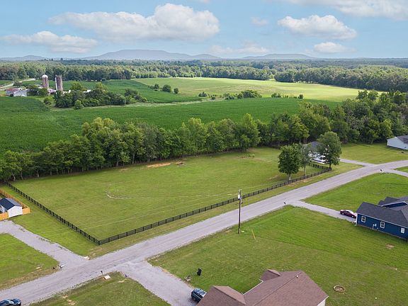 3rd image of 462 Cannon Way