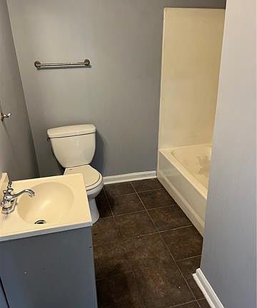 4th image of 211 Belleville St #1