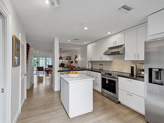 5th image of 813 SE 2nd Street