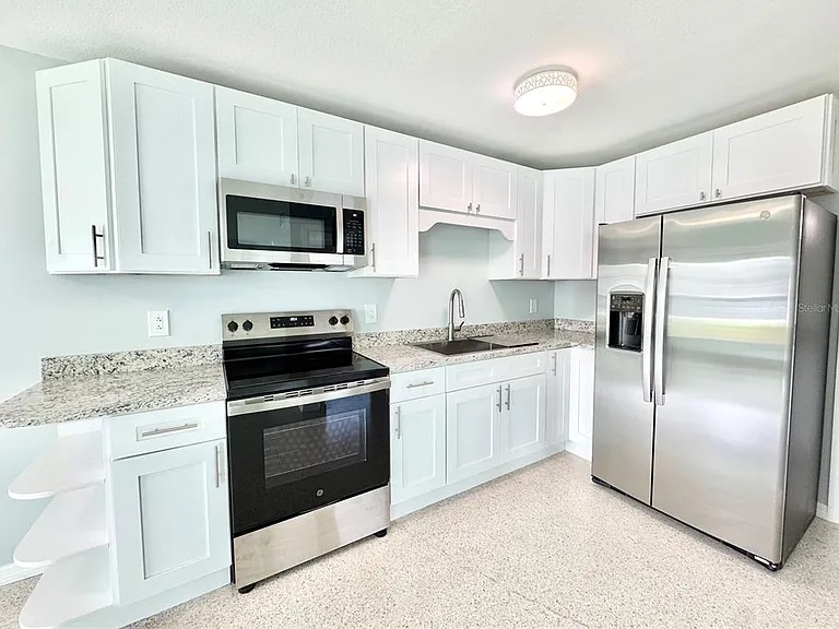 117 140th Ave E #A — Photo 11