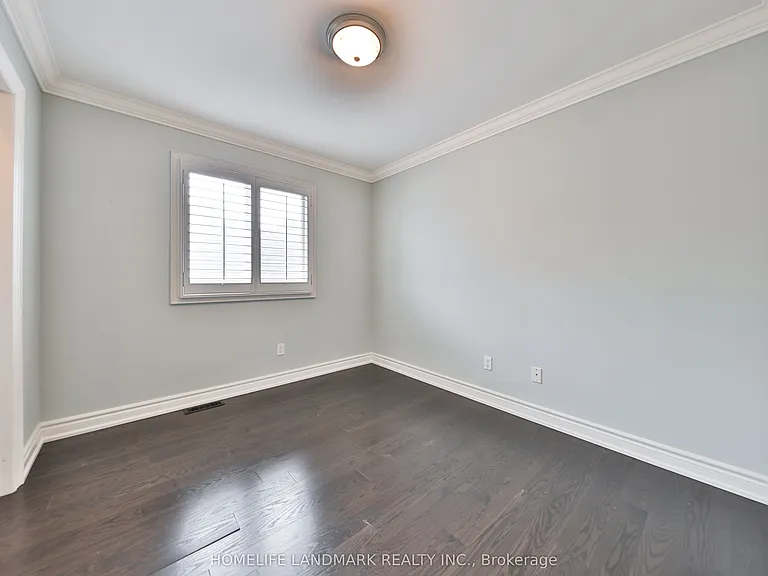 112 Kingsway Cres — Photo 22