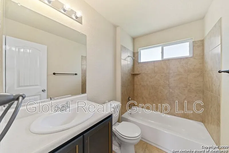 3 bed, 2.0 bath, 1651 sqft, $1,895 — Photo 4