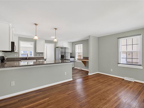 3rd image of 547 Fox Hill Rd