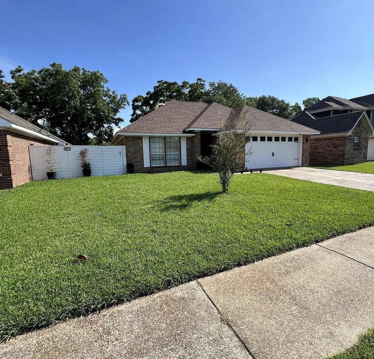 3 bed, 2.0 bath, 1600 sqft, $2,000 — Photo 2