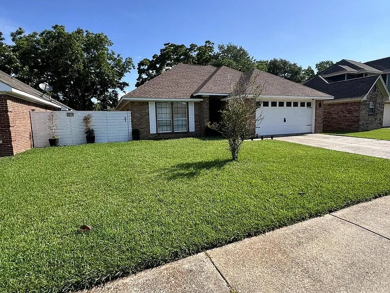 2617 Palmer Dr — Photo 2