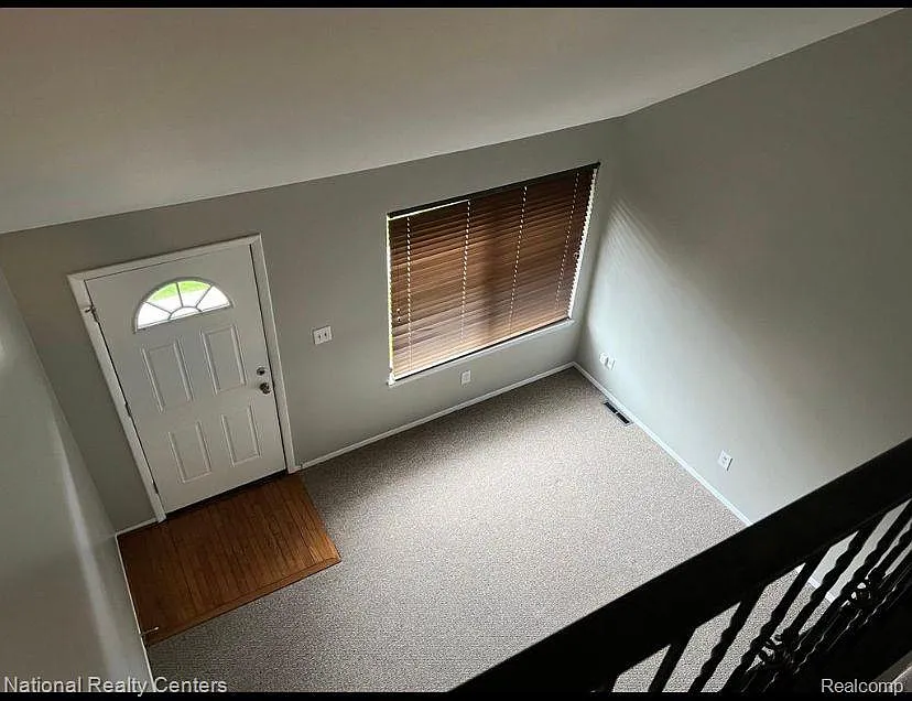 1 bed, 1.5 bath, 1246 sqft, $1,250 — Photo 4