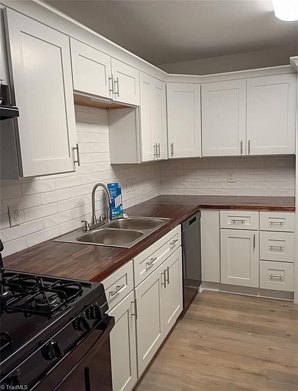 2821 E Bleeker Sq #C