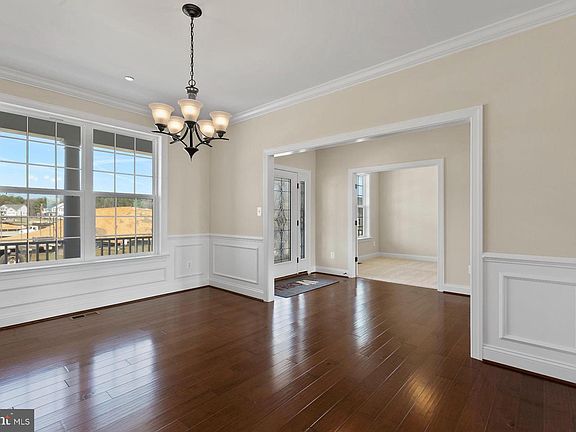 3rd image of 3255 Loring Dr