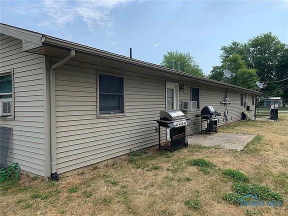 3rd image of 303 W Railroad St